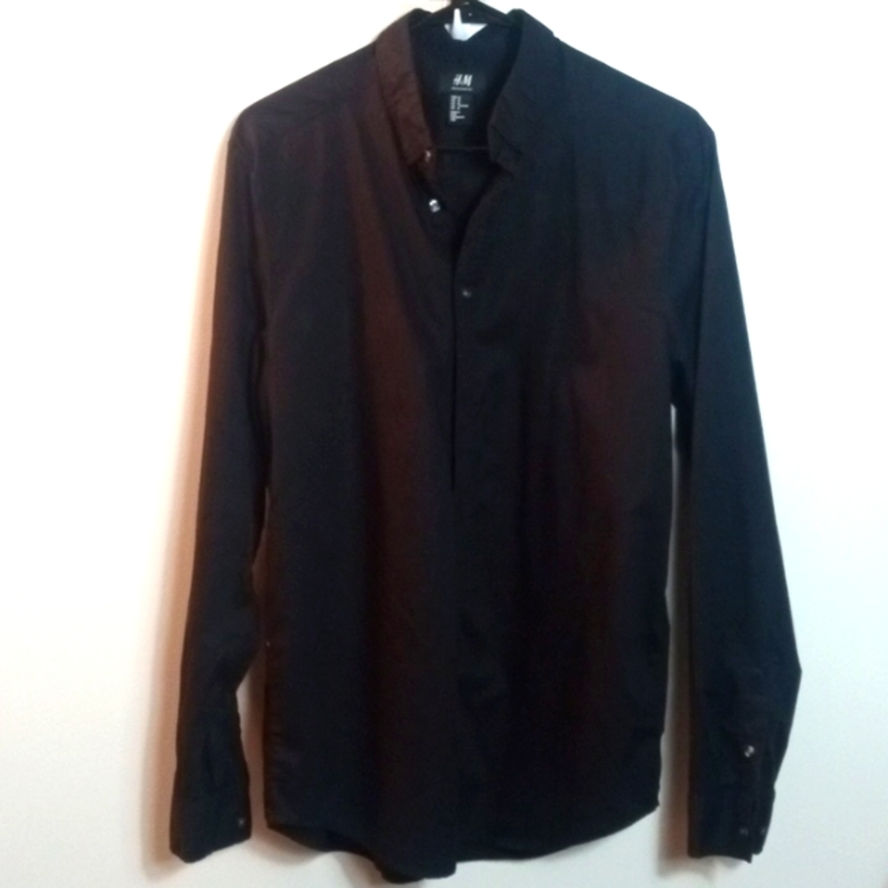 H & M  men's regular button-down shirt, black, size medium regular fit.